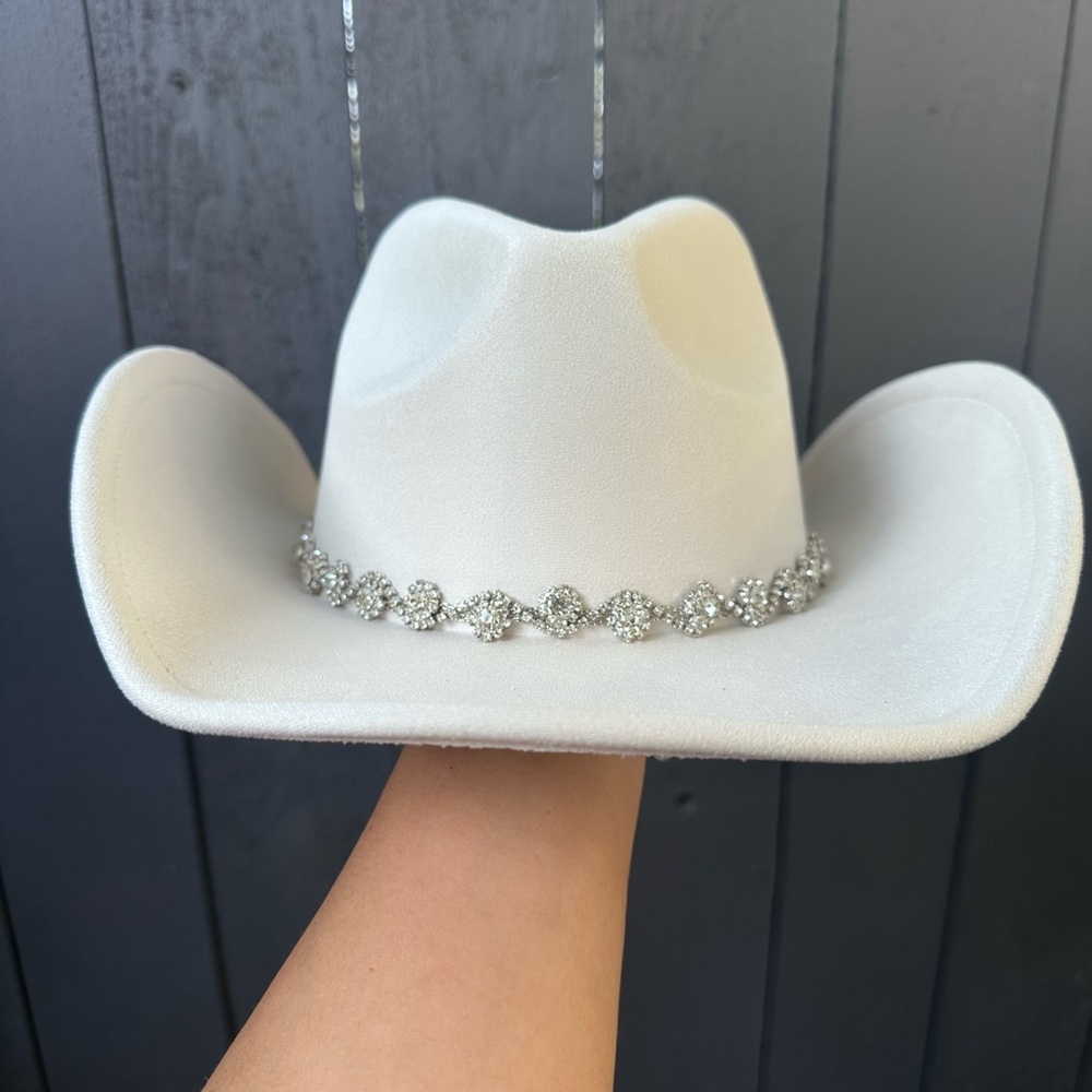 Chic Cream Western Hat with Silver Detailing